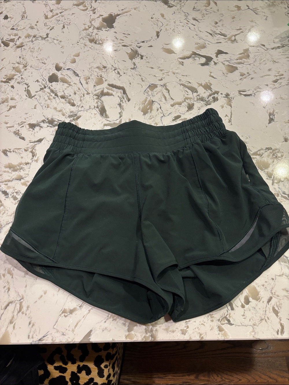 Lululemon hotty hot 2.5” high rise size 6 legacy green